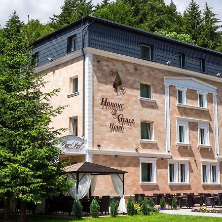Honour And Grace Hotel 야히모프 외부 사진