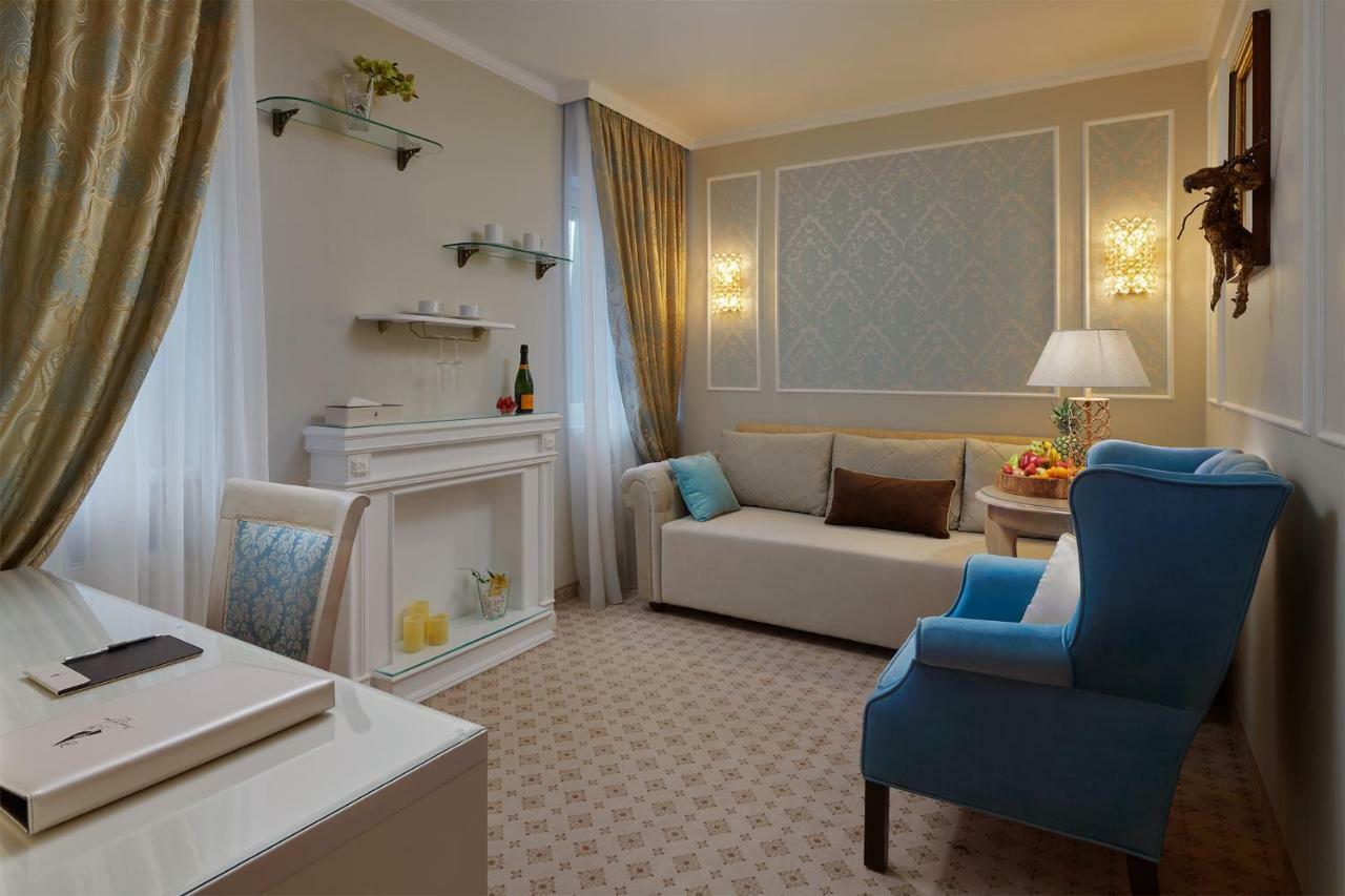 Honour And Grace Hotel 야히모프 외부 사진