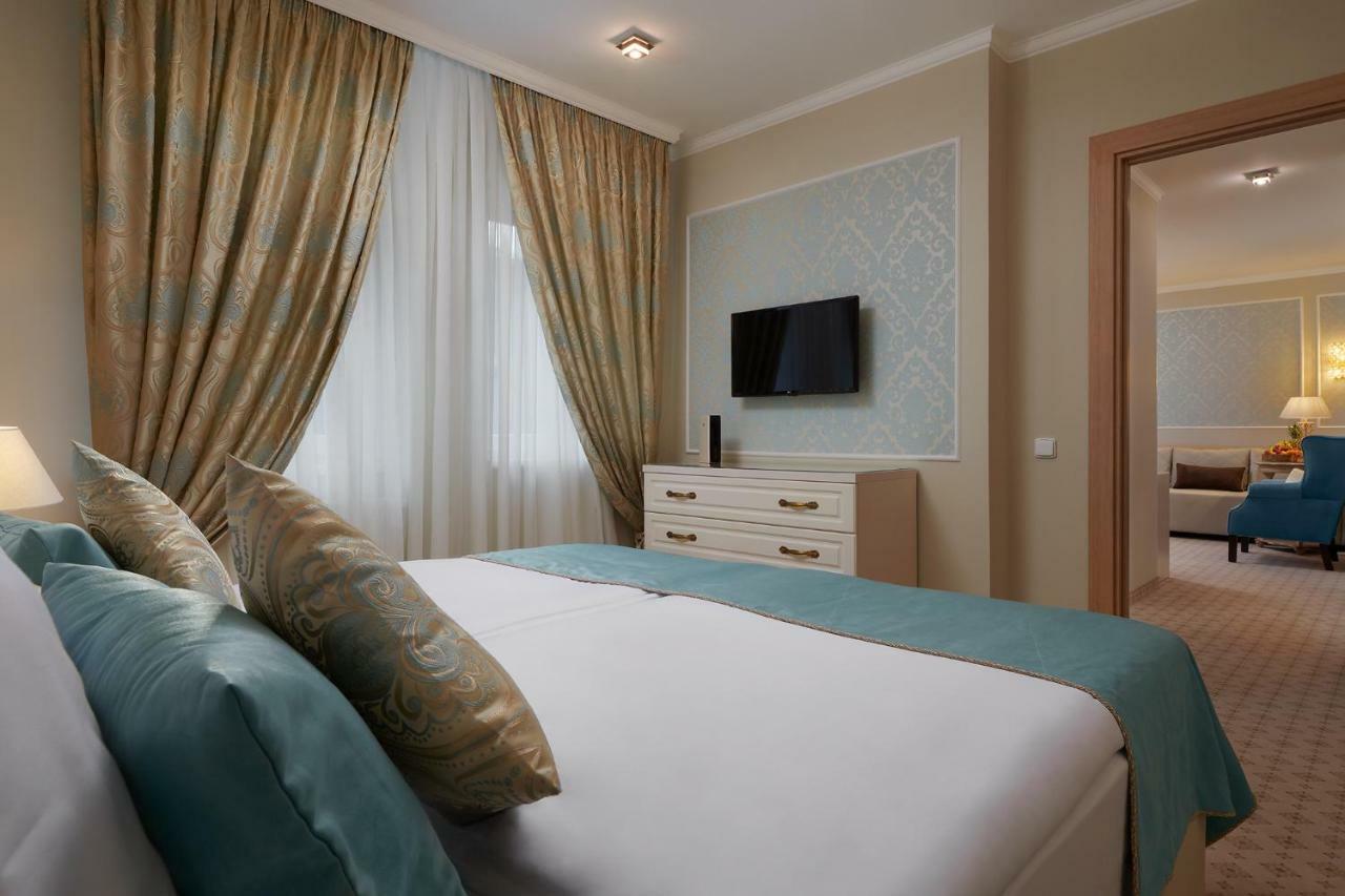 Honour And Grace Hotel 야히모프 외부 사진