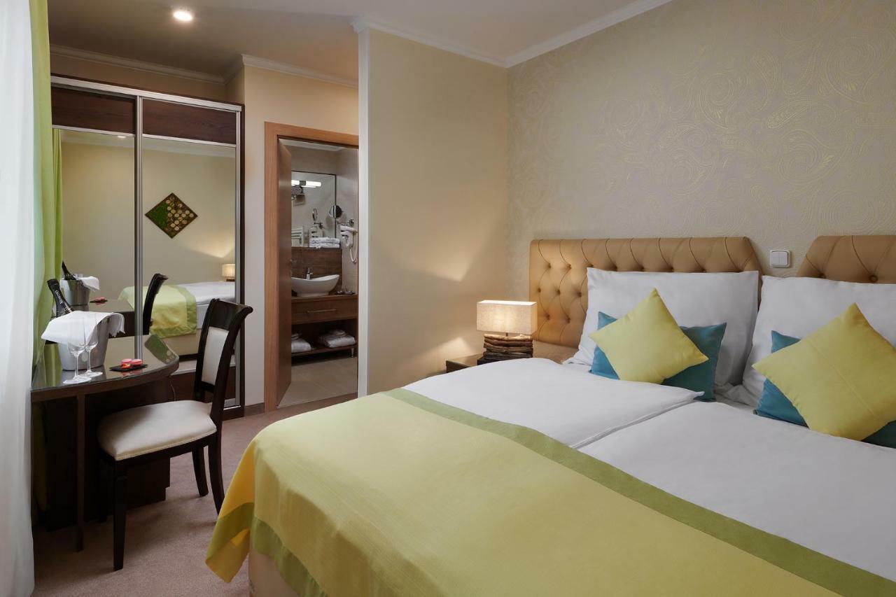 Honour And Grace Hotel 야히모프 외부 사진