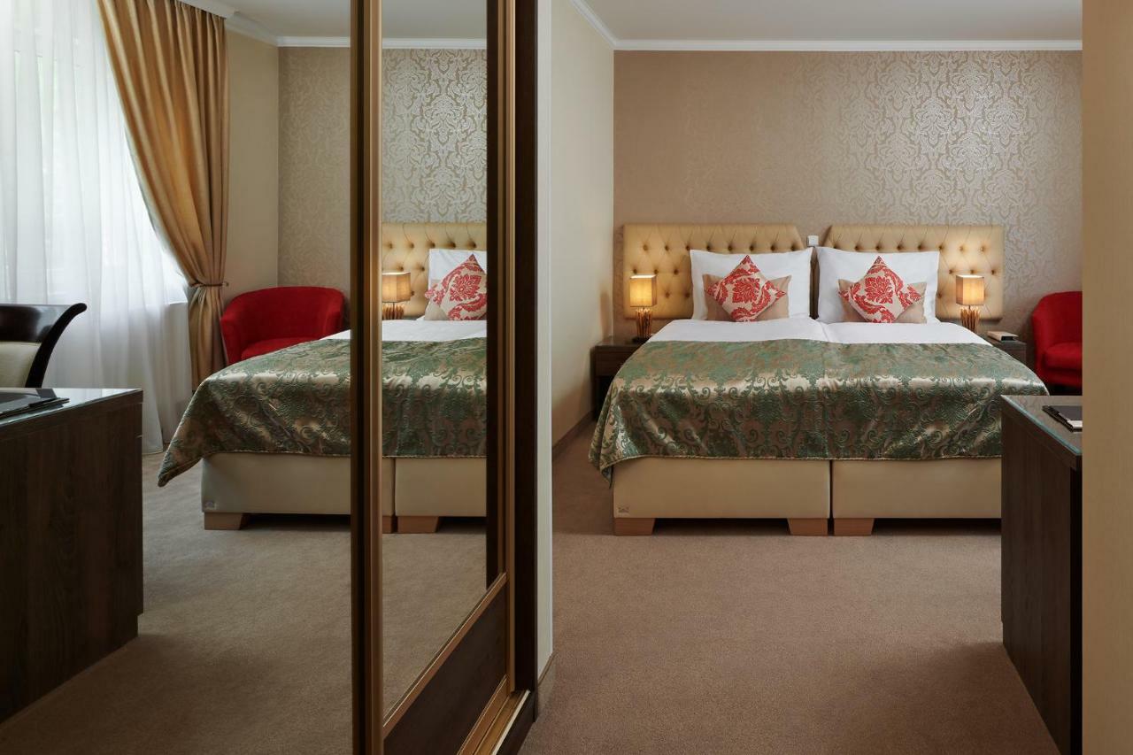 Honour And Grace Hotel 야히모프 외부 사진