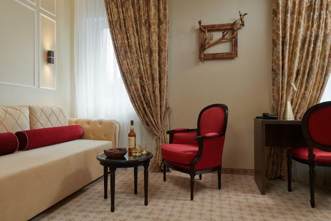 Honour And Grace Hotel 야히모프 외부 사진