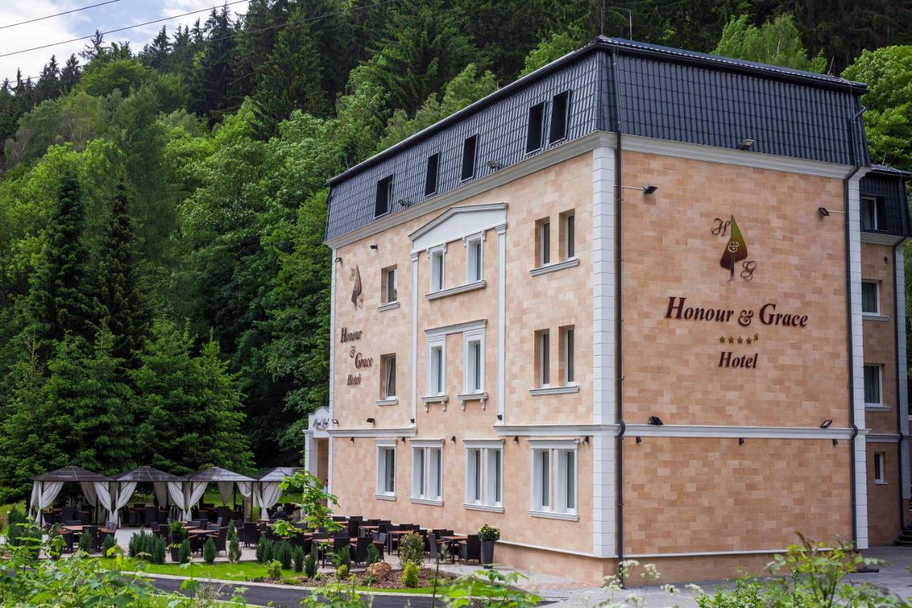Honour And Grace Hotel 야히모프 외부 사진